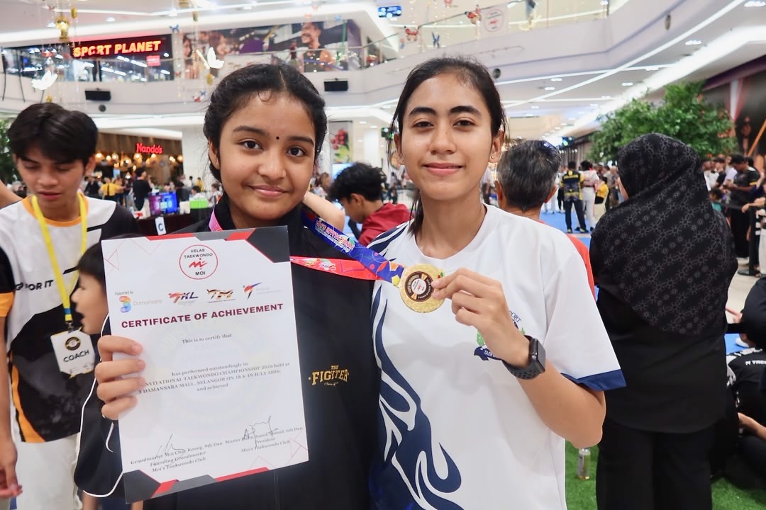 Power Sport students with a certificate of achievement